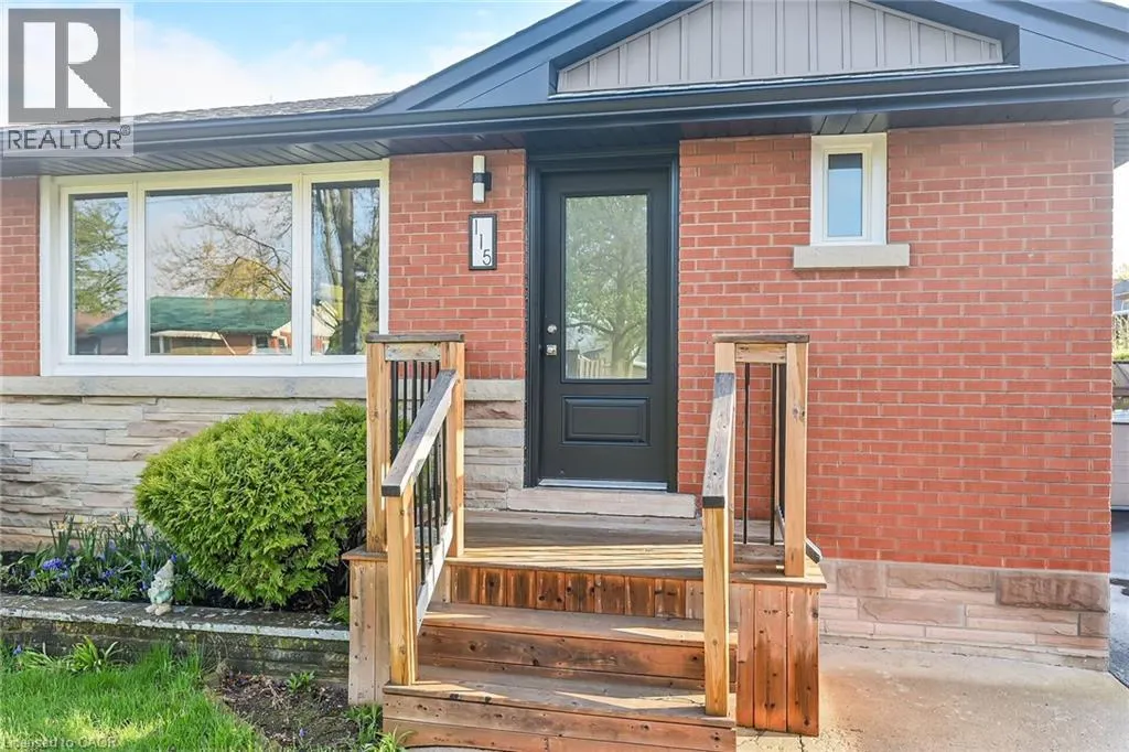 115 MCELROY Road E