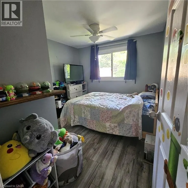 4 FISHER MILLS Road Unit# Upper, #Upper