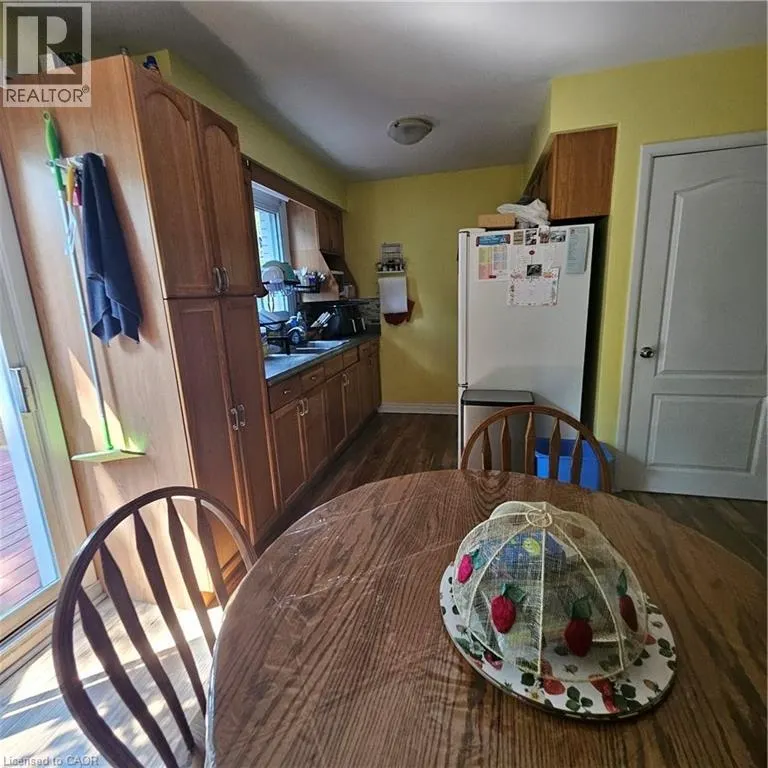 4 FISHER MILLS Road Unit# Upper, #Upper