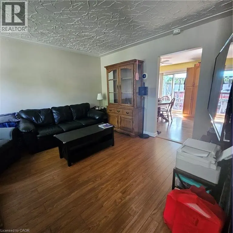 4 FISHER MILLS Road Unit# Upper, #Upper