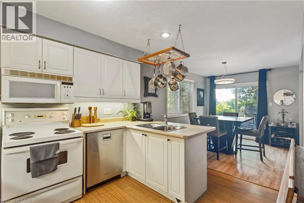 118 CHATEAU Crescent