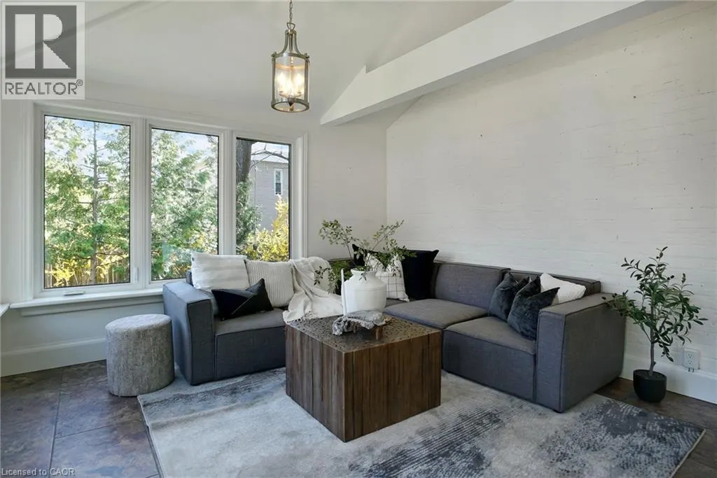 78 WILLIAM Street W