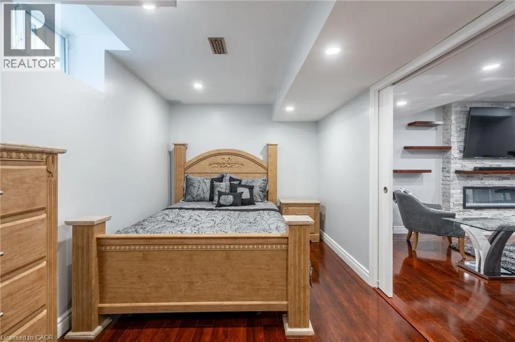 11 SILVERSPRING Crescent