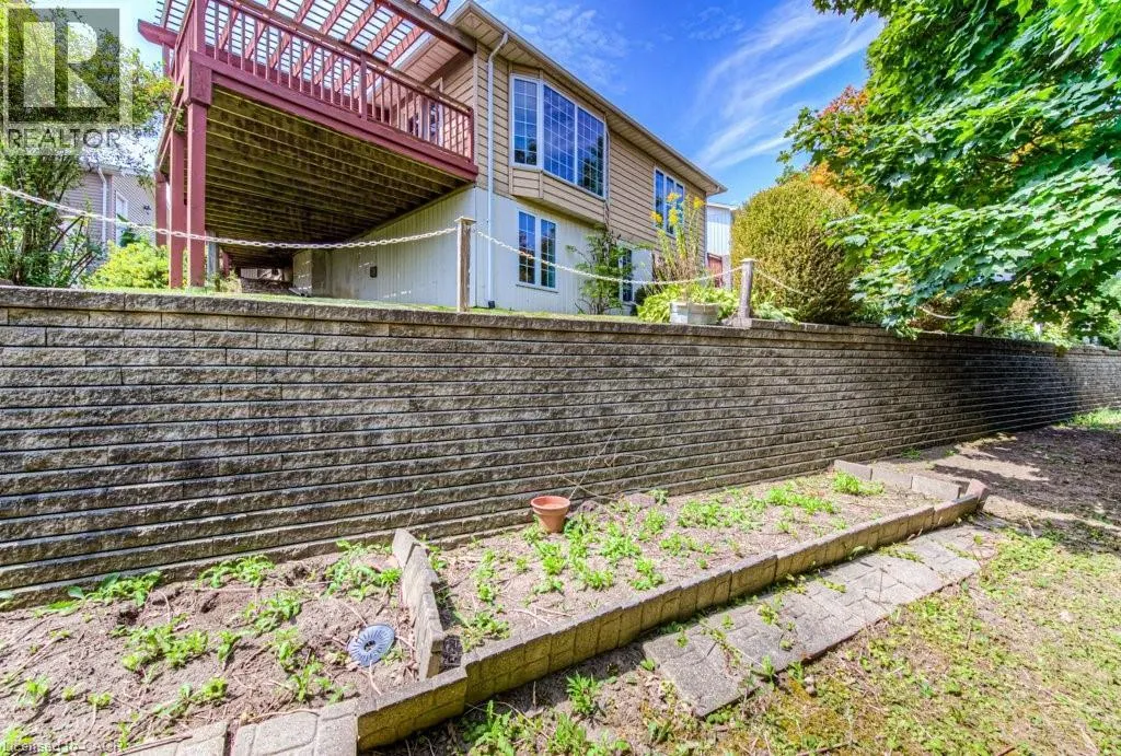 38 CHARNWOOD Court