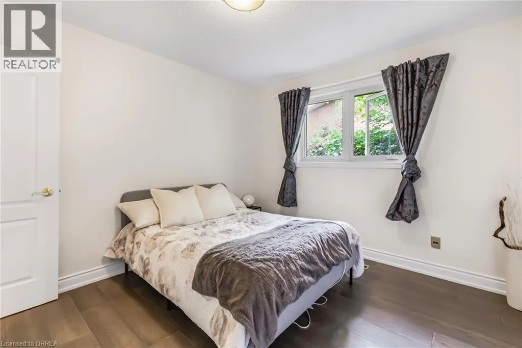 26 DUNDALK Crescent