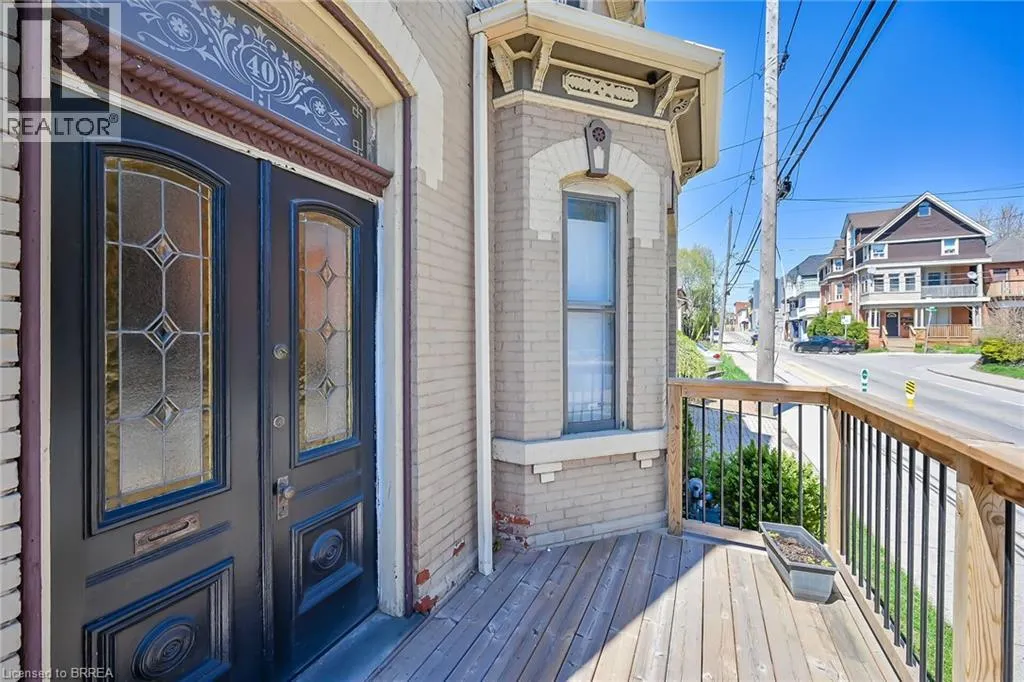 40 LOCKE Street S