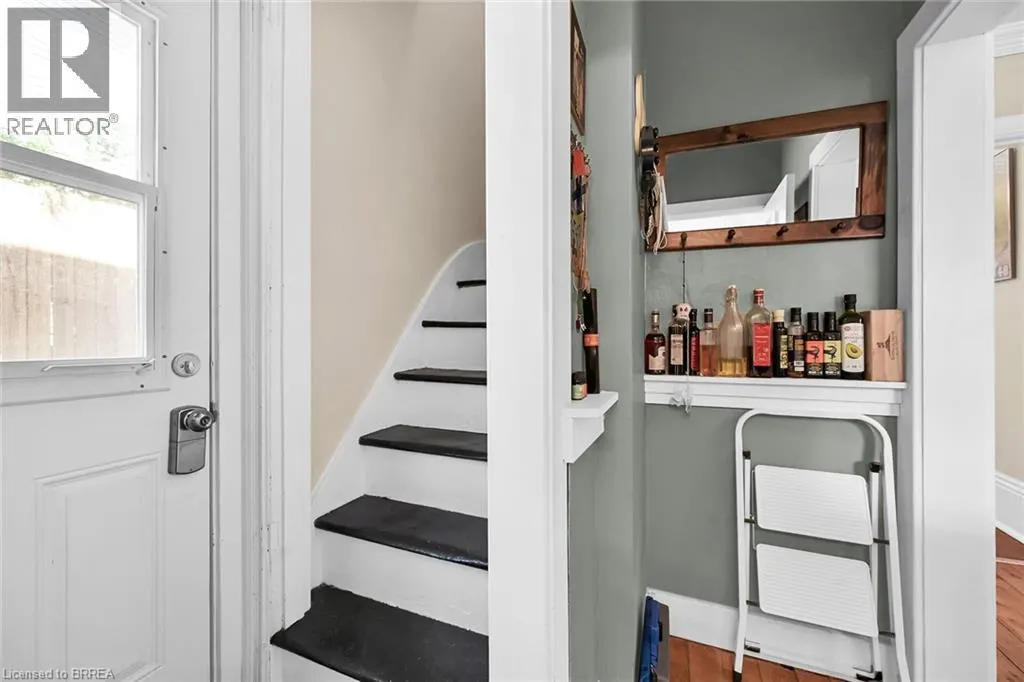 40 LOCKE Street S