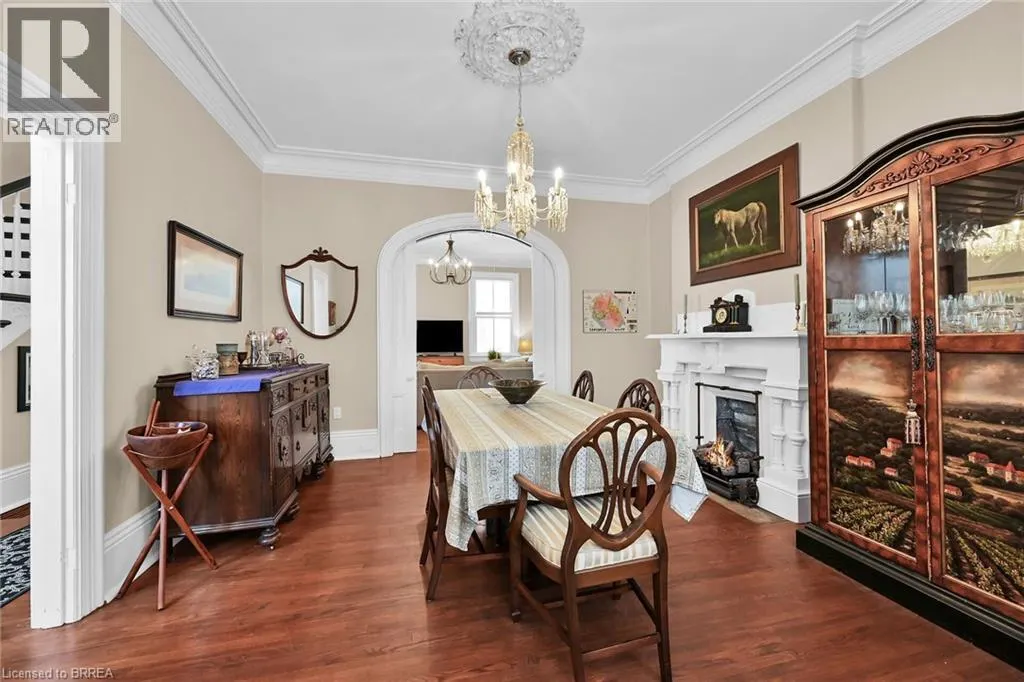 40 LOCKE Street S