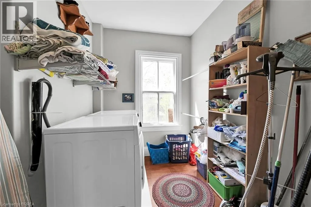 40 LOCKE Street S