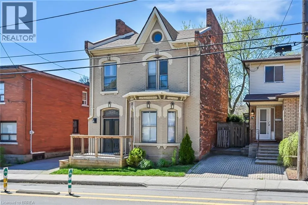 40 LOCKE Street S