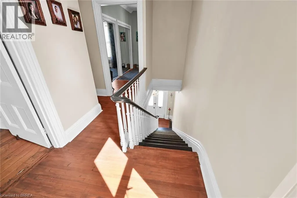 40 LOCKE Street S
