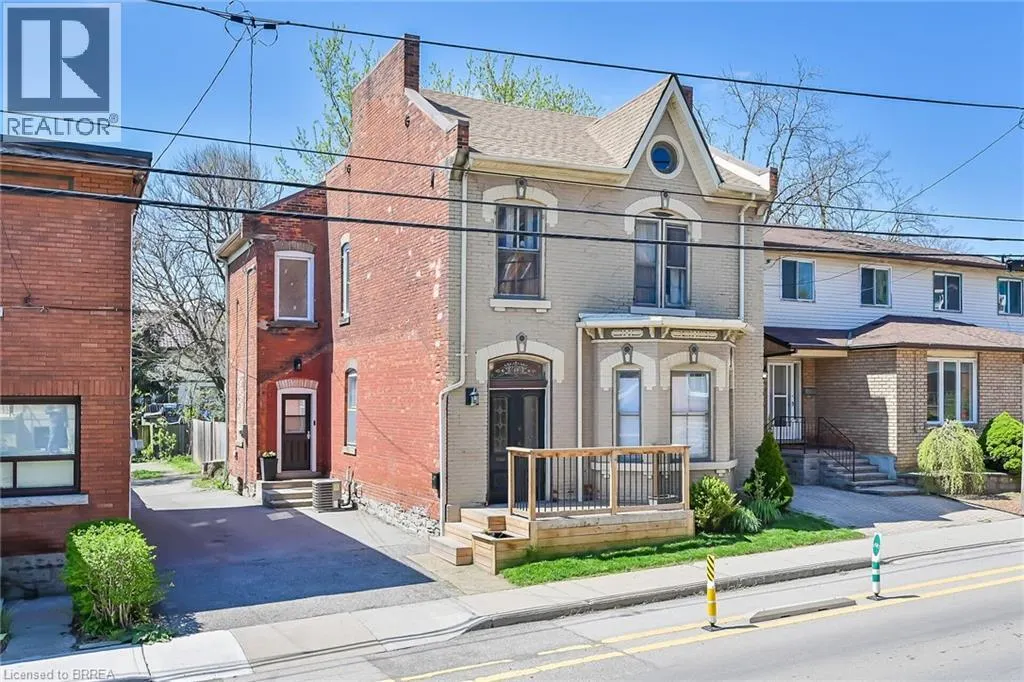 40 LOCKE Street S