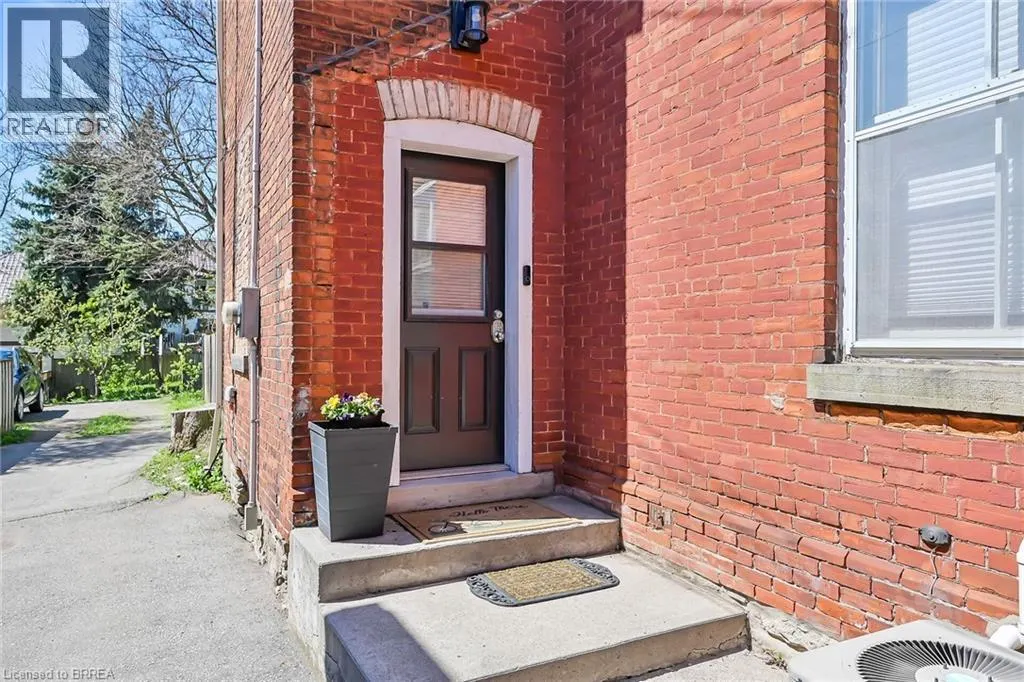 40 LOCKE Street S