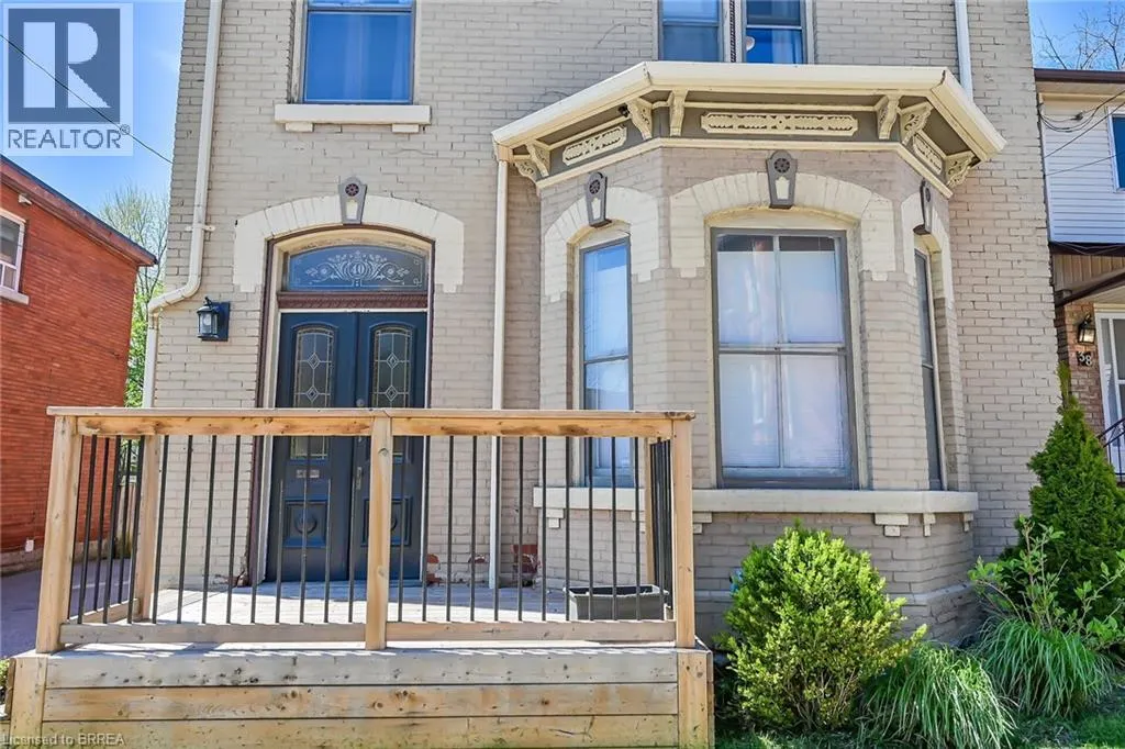 40 LOCKE Street S
