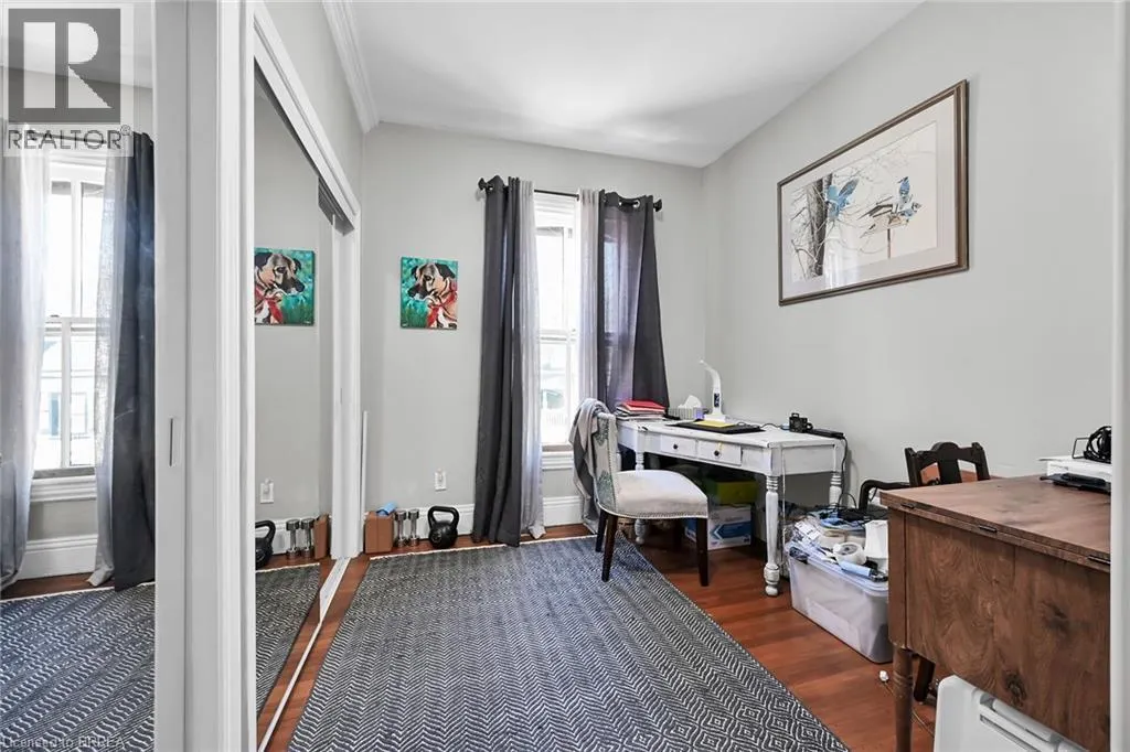 40 LOCKE Street S