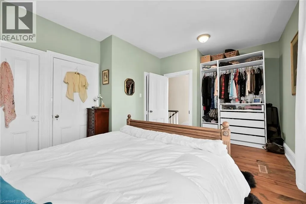 40 LOCKE Street S