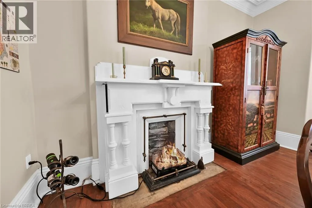 40 LOCKE Street S