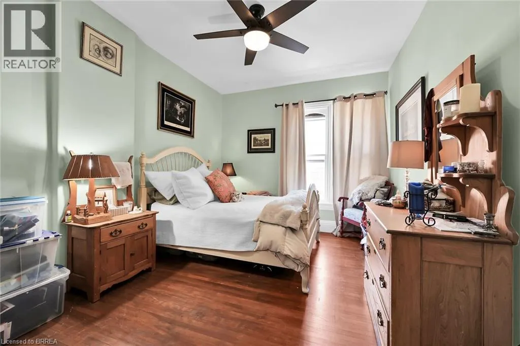 40 LOCKE Street S