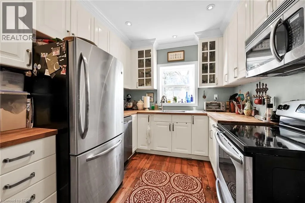 40 LOCKE Street S