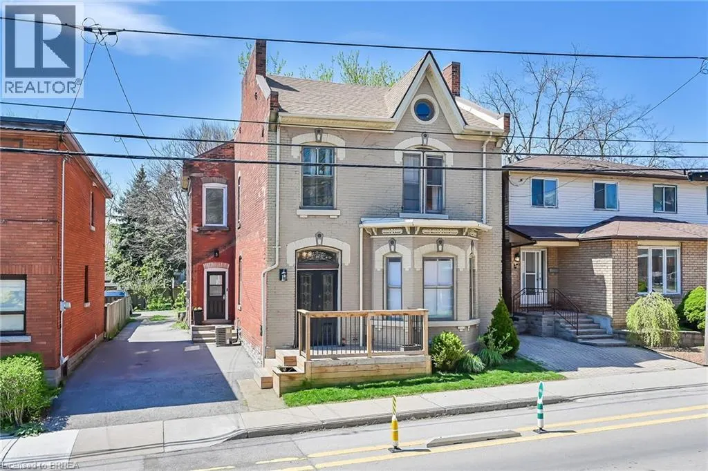 40 LOCKE Street S
