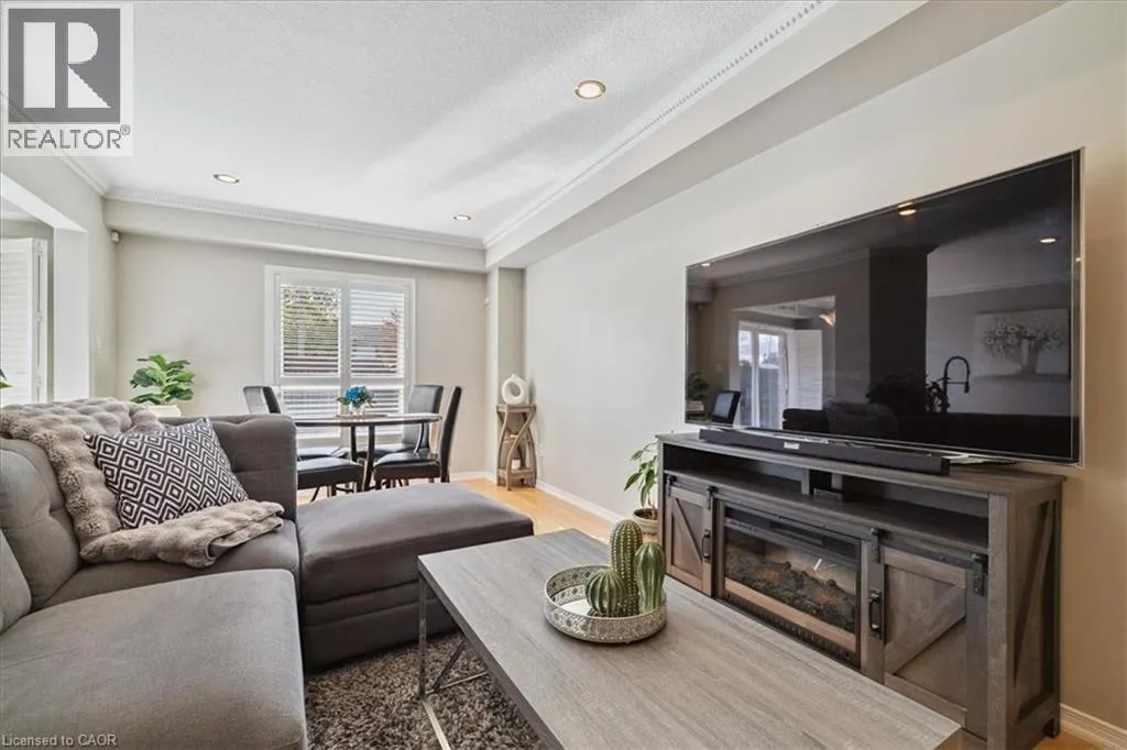 42 MEADOW WOOD Crescent