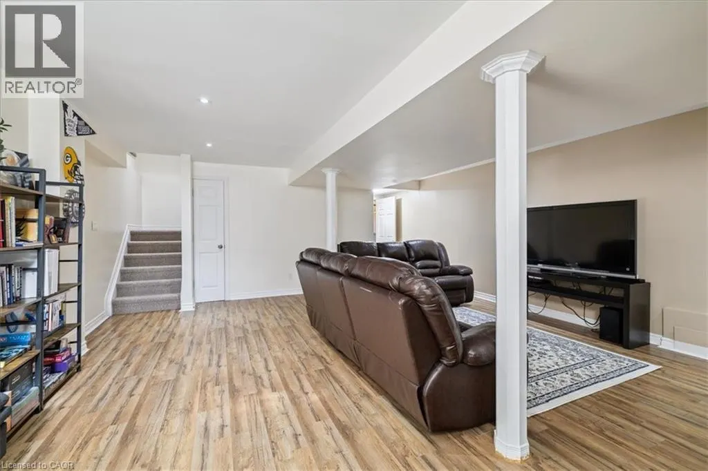 42 MEADOW WOOD Crescent