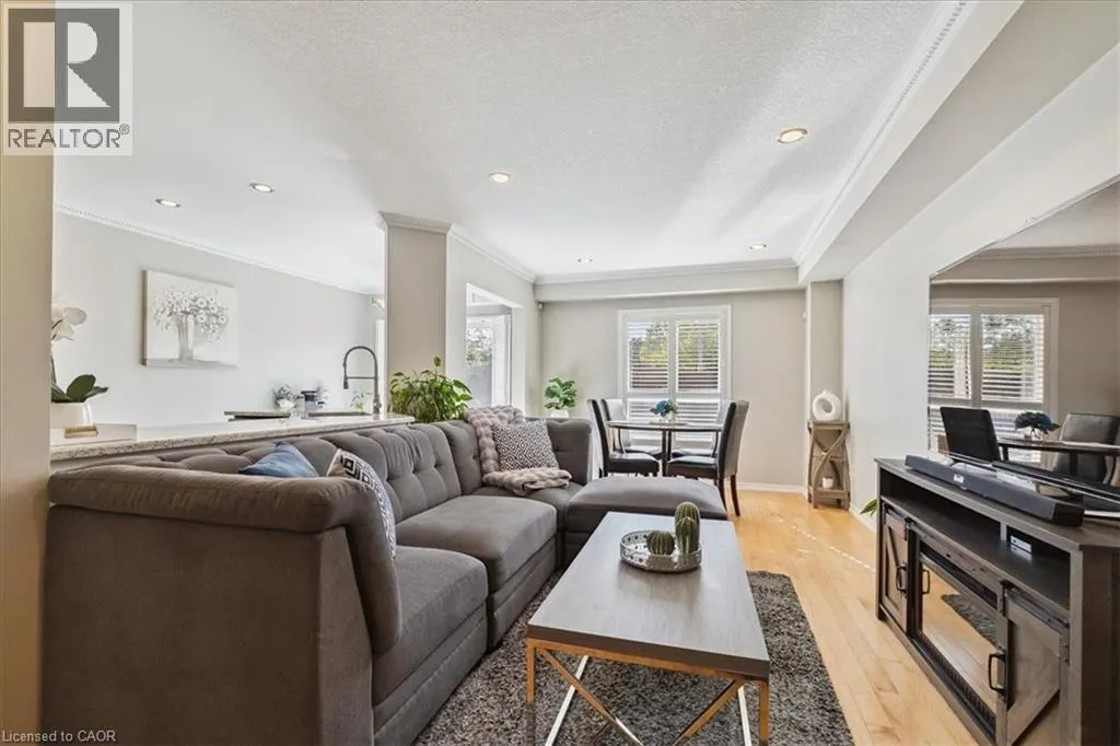 42 MEADOW WOOD Crescent