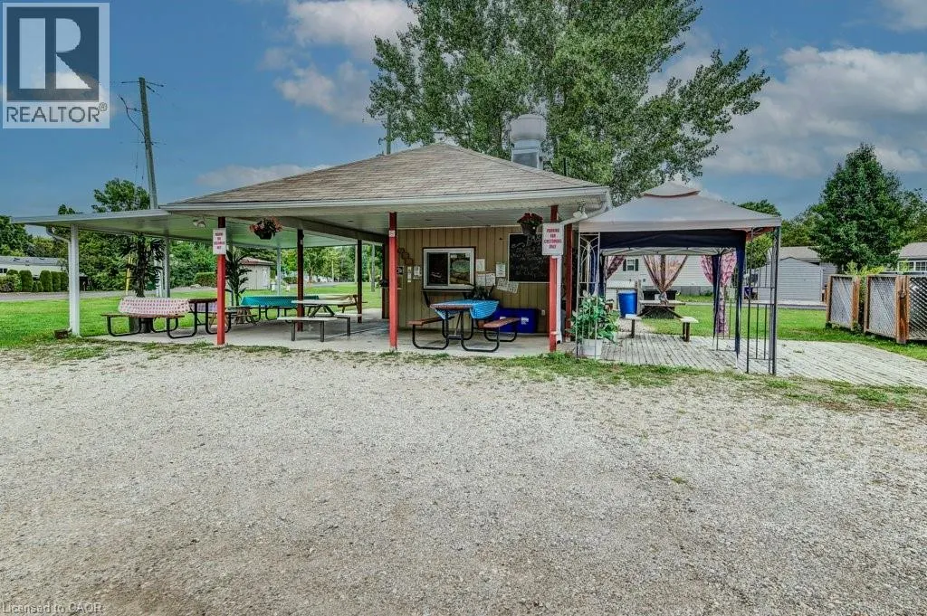 691 OAK Crescent