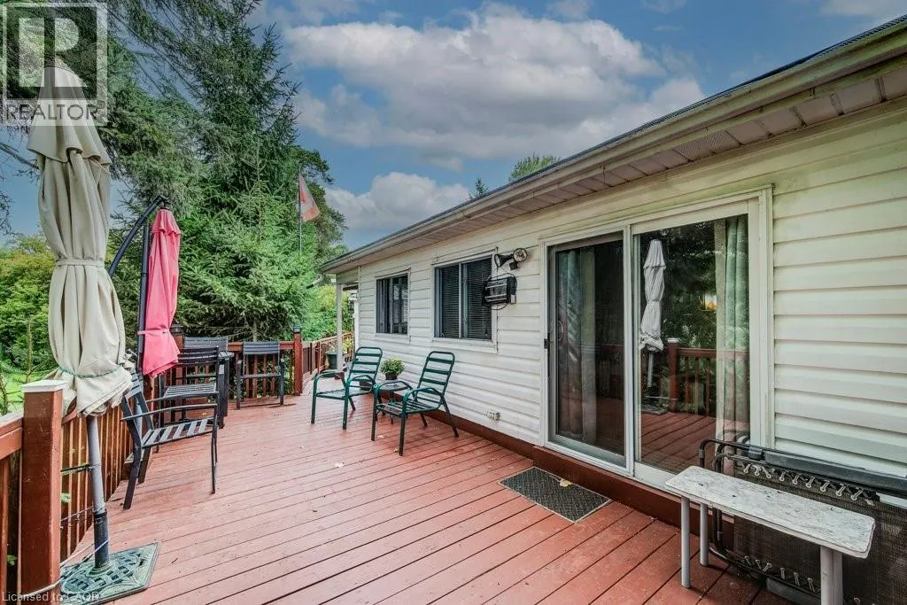691 OAK Crescent