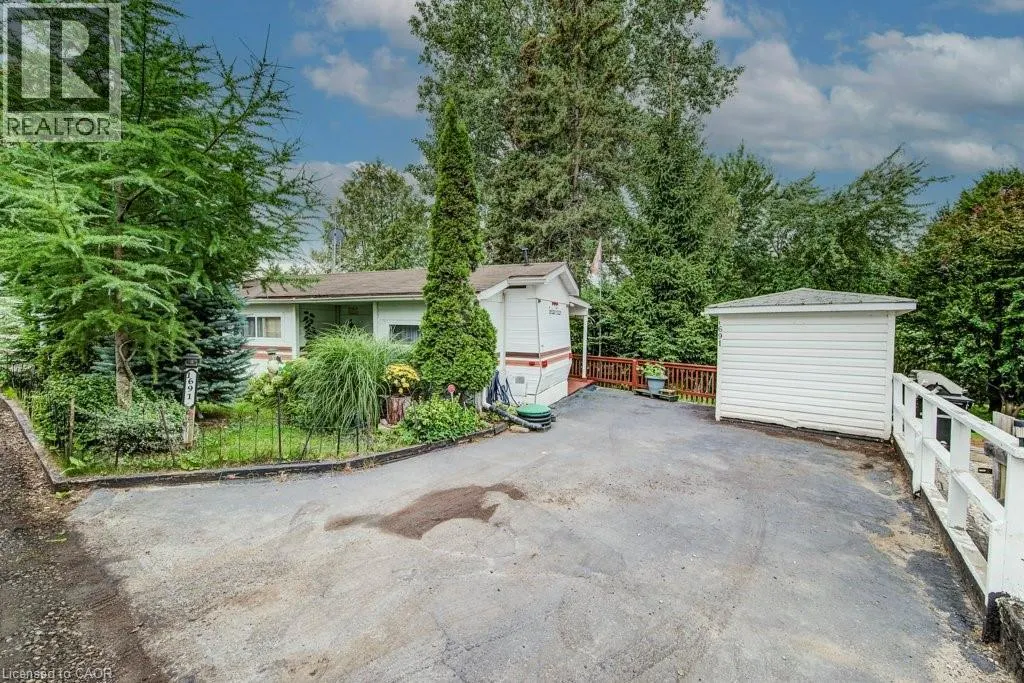 691 OAK Crescent
