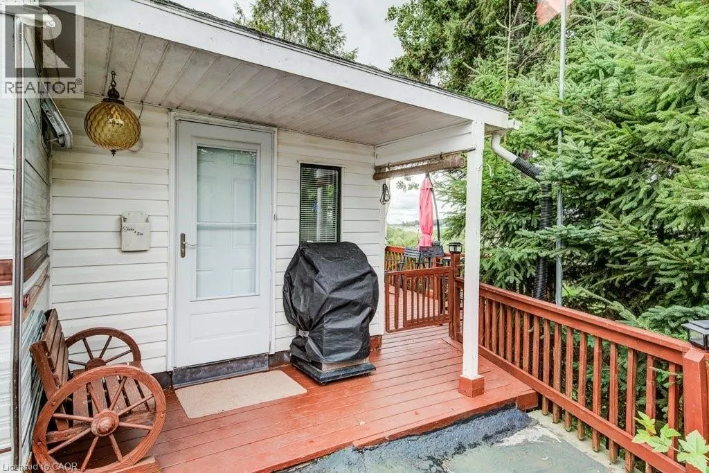 691 OAK Crescent