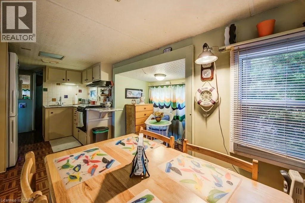691 OAK Crescent