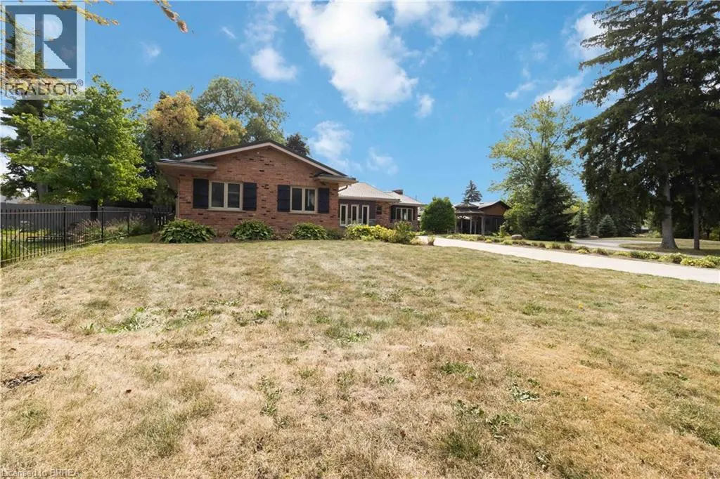 232 PARIS Road E