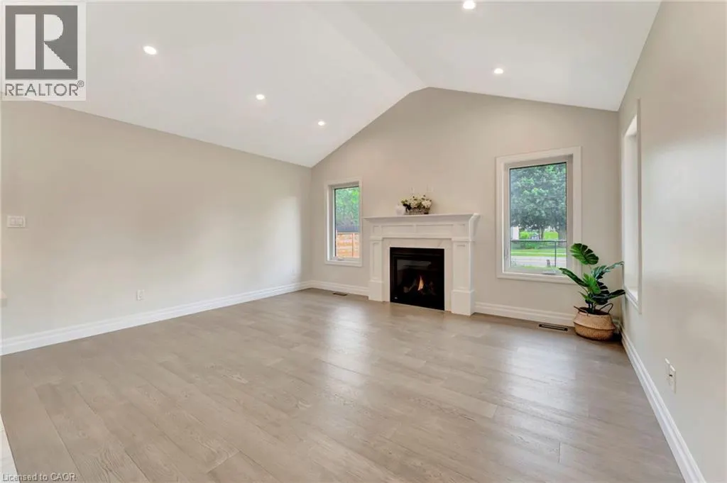 4 LIVINGSTON Drive