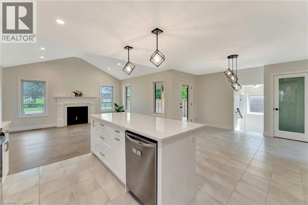 4 LIVINGSTON Drive