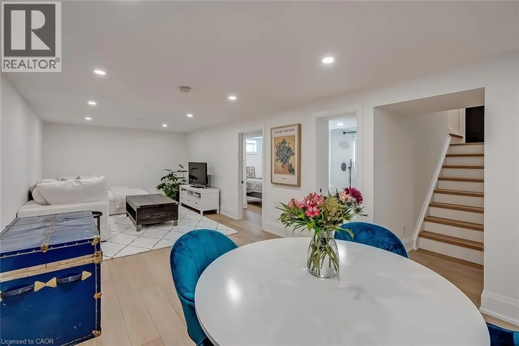564 MAPLEHILL Drive