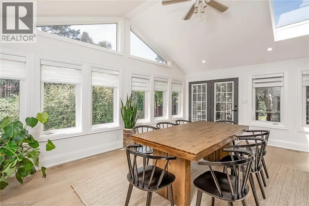 564 MAPLEHILL Drive