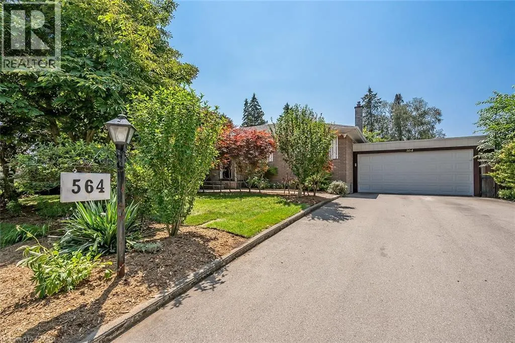 564 MAPLEHILL Drive
