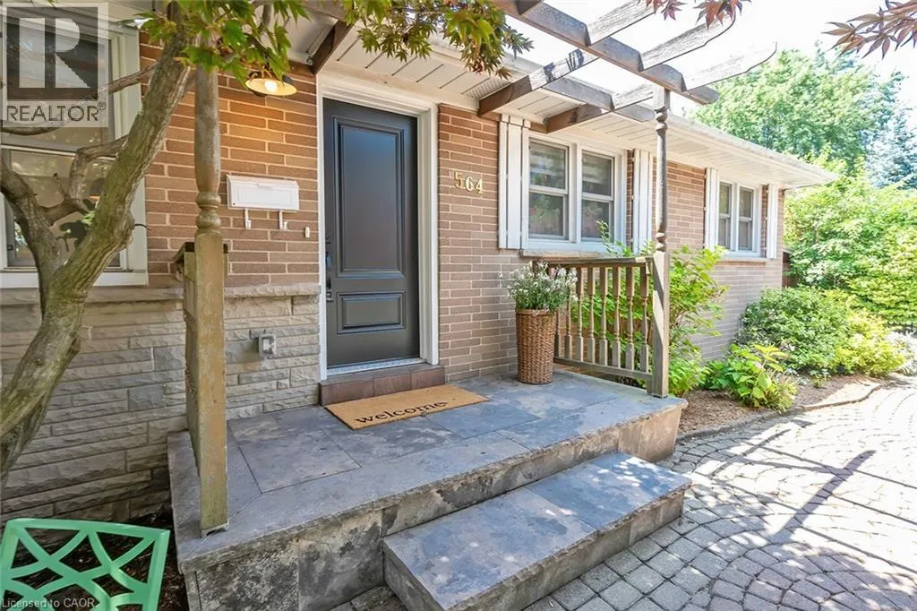 564 MAPLEHILL Drive