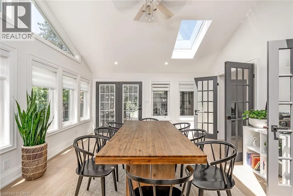 564 MAPLEHILL Drive