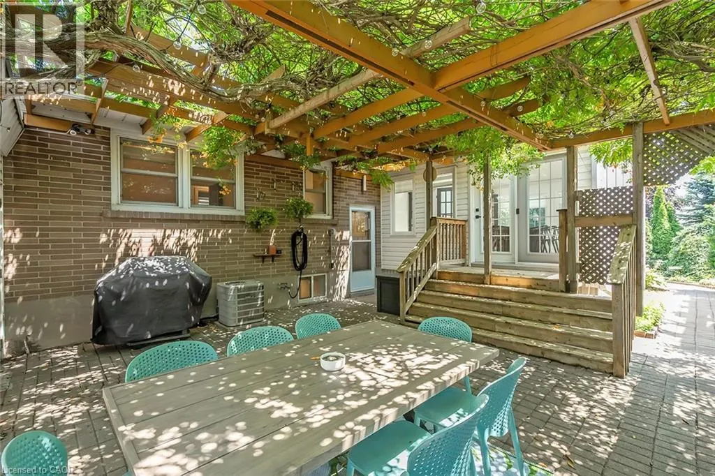 564 MAPLEHILL Drive