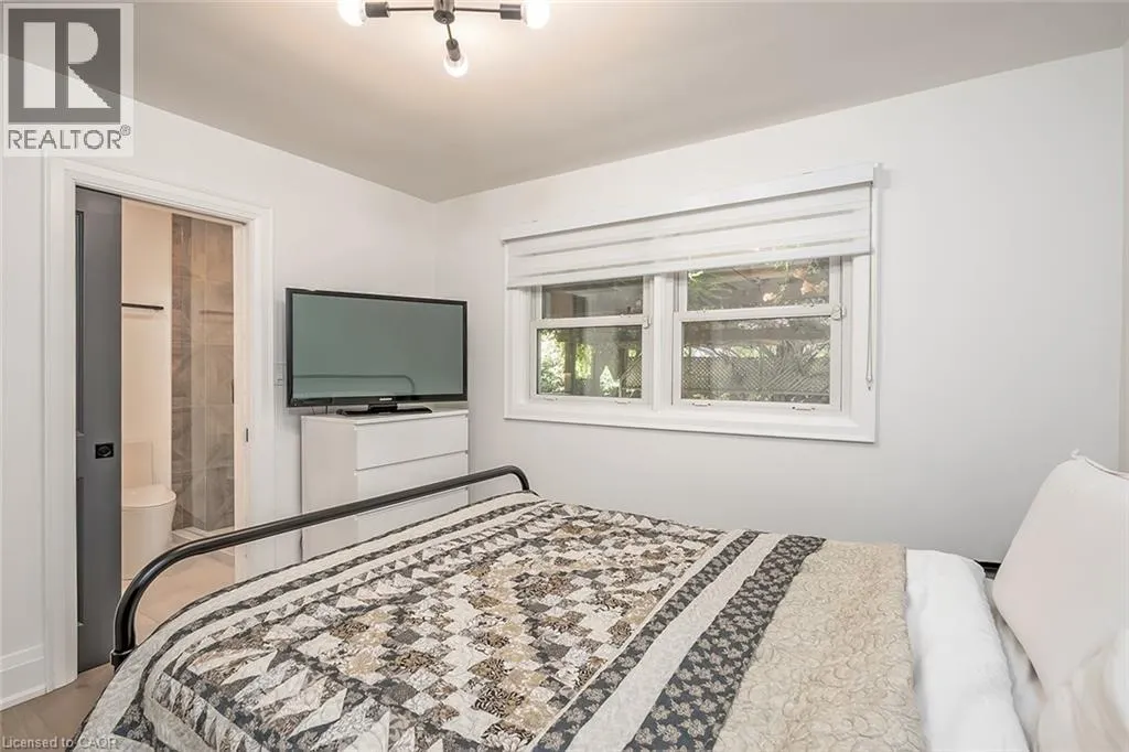 564 MAPLEHILL Drive