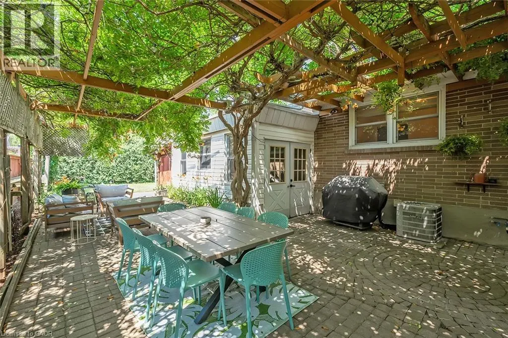 564 MAPLEHILL Drive