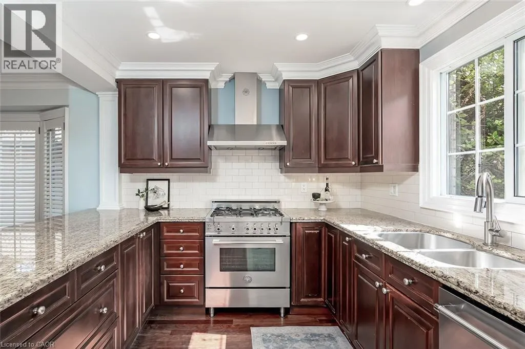 2428 LAKESHORE Road