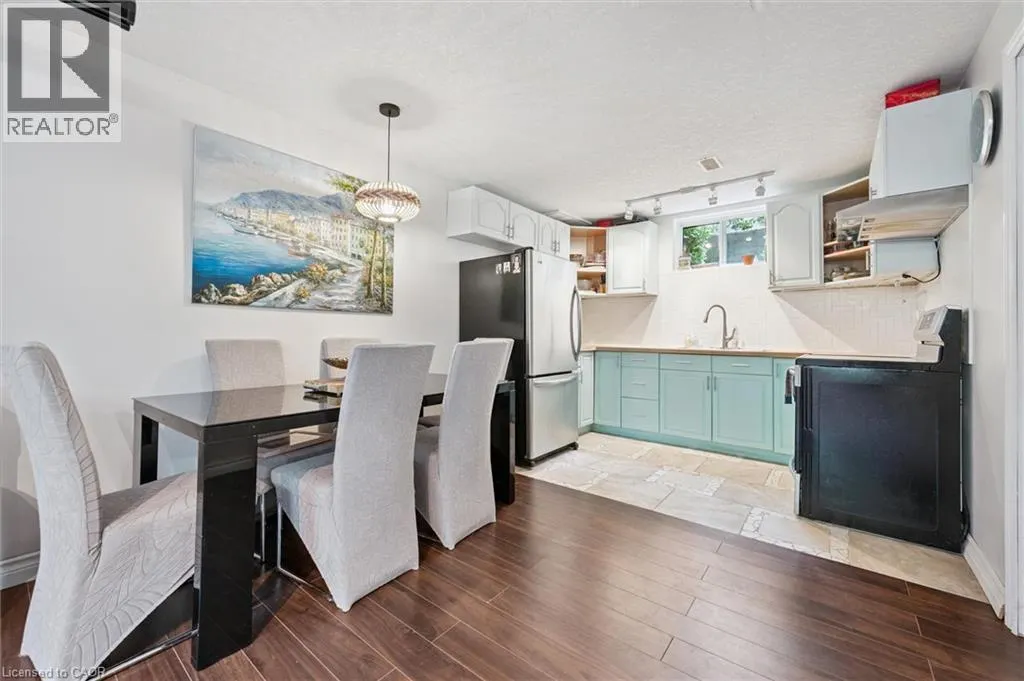 18 PEARWOOD Court