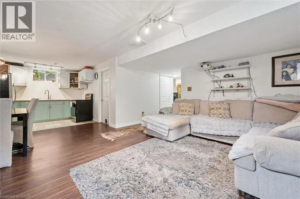 18 PEARWOOD Court