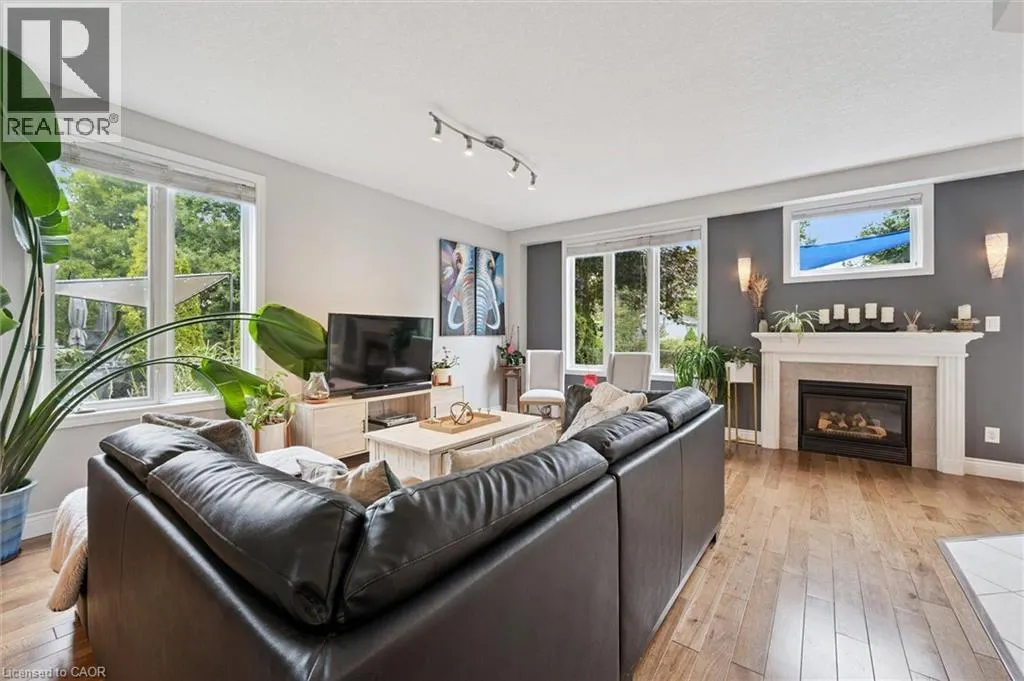 18 PEARWOOD Court