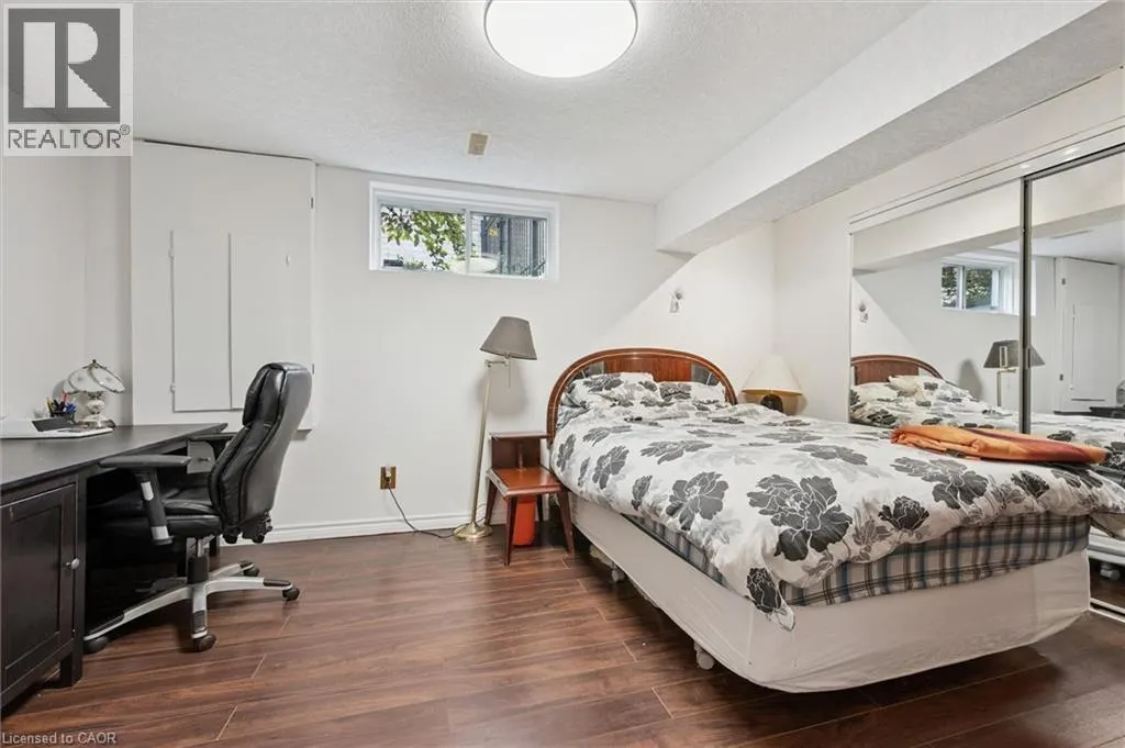 18 PEARWOOD Court