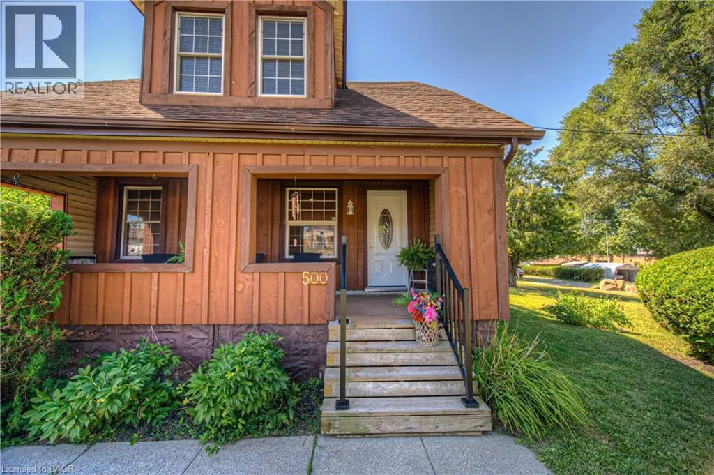 500 DUNDAS Street S