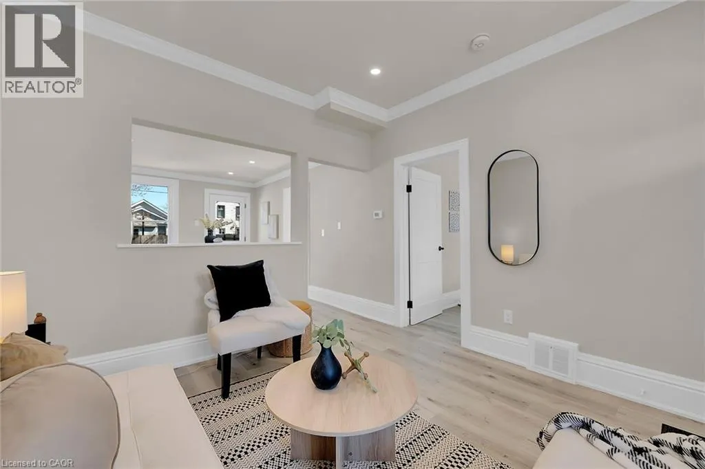 70 ROBINS Avenue